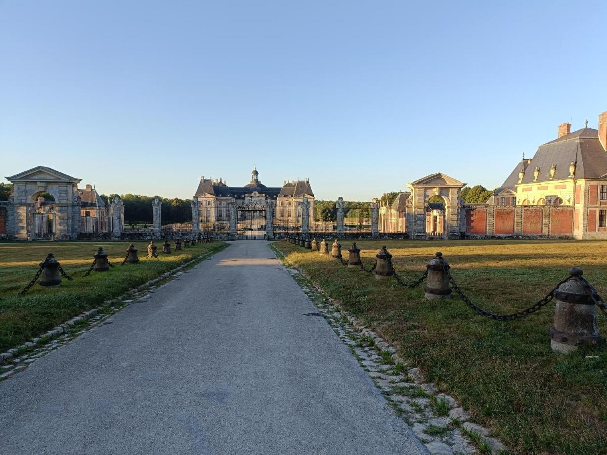 فيلا Mettez Vous Au Vert Pres Du Chateau De Vaux Le Vicomte En Sous Sol Semi Enterre Maincy المظهر الخارجي الصورة